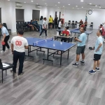 Para peserta saat mengikuti perlombaan tenis meja yang digelar JIIPE untuk menyambut HUT ke-80 RI. Foto: Ist