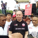 Ketua DPP Arus Bawah Jokowi Michael Umbas (baju hitam).