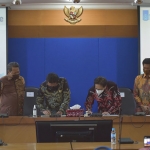 Penandatanganan kerja sama di Ruang Rapim Gedung Rektorat ITS, Rabu (9/9/2010). (foto: ist).