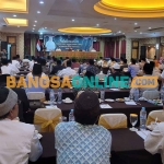 Para kiai Jawa Tengah yang hadir dalam acara Silaturahim Jaringan Kiai Santri Nasional (JKSN) bersama Khofifah Indar Parawansa di Hotel Metro Park View Semarang, Jawa Tengah, Ahad (16/4/2023) tadi malam. Tampak Prof Dr KH Asep Saifuddin Chalim, MA saat memberikan sambutan. Foto: M Mas