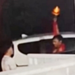 Tangkapan layar dari video aksi ala koboi oknum polisi di Sidoarjo.