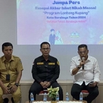 Kepala Dispendukcapil Surabaya, Eddy Christijanto (putih), Selasa (2/7/2024).