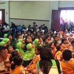 Kegiatan mendongeng bersama Kak Ariyo dan Genbi Kediri. foto: arif kurniawan/BANGSAONLINE