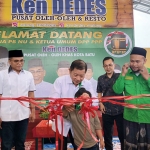 Menteri PPN, Suharso Monoarfa, saat meresmikan pusat oleh-oleh dan resto Ken Dedes di Jalan Diponegoro, No.54, RT.03/RW.02, Desa Mojorejo, Kecamatan Junrejo, Kota Batu.