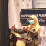 Gubernur Jawa Timur Khofifah Indar Parawansa dalam acara Sosialisasi Bantuan Hibah Tahap II Pemprov Jatim tahun 2021 di Hotel Savana Kota Malang, Senin (29/3) malam. Foto: ist