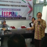 Suasana kegiatan pendidikan kepemiluan dengan pemilih muda di ruang pertemuan Bawaslu Pacitan. foto: YUNIARDI S/ BANGSAONLINE