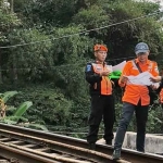 Pemeriksaan yang dilakukan petugas KAI.