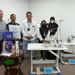 PT BKMS menyerahkan paket peralatan kerja sebagai stimulus wirausaha agar peserta dapat mempraktikkan langsung ilmu yang diperoleh. foto: ist.
