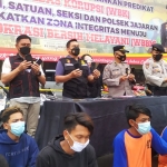 Kasatreskrim Polres Jombang, AKP Teguh Setiawan saat konferensi pers.