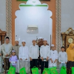 Bupati Gresik, Fandi Akhmad Yani, bersama wakilnya saat safari Ramadhan 1447 H di Masjid Roudlotul Jannah. Foto: Ist