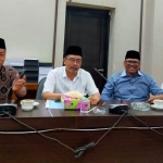 Ketua Komisi II DPRD Pasuruan, Fauzi, bersama anggota komisi lainnya.
