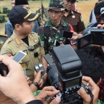 Bupati Trenggalek Nur Arifin saat memberikan keterangan.