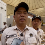 Kadaker Bandara Abdul Basir (kiri), didampingi Kasektor 1 Daker Bandara Miftahul Huda, saat memberikan keterangan pada MCH. Foto: MCH 2026.