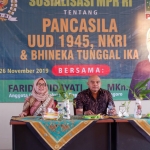 Farida Hidayati (kiri) Anggota DPR RI dari Fraksi PKB saat menggelar Sosialisasi 4 Pilar Kebangsaan di Kampus Politeknik Pertanian dan Peternakan, Tuban.
