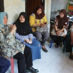 Wali kota Risma takziah ke keluarga Almarhum Suhardiman di Jalan Simokerto no gang 4 No 44 Kelurahan Simokerto, Kecamatan Simokerto, Surabaya.
