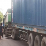 Kondisi truk yang menabrak truk di depannya.