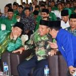 Bupati Lamongan, Fadeli (tengah), saat menghadiri harlah PPP. foto: Haris/BangsaOnline