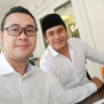 Bayu Airlangga dan Gus Abid Umar Faruq (berpeci hitam), dua politikus muda yang masuk radar SSC sebagai kandidat Cawali dan Cawawali Kota Surabaya. foto: DIDI ROSADI/ BANGSAONLINE