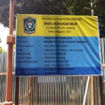 Papan nama proyek rehab alun-alun tahap II.