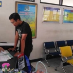 Proses pengurusan paspor di Kantor Imigrasi Kelas III Ponorogo.