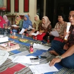 KH. Much. Shodiq (abah Shodiq) saat memulai acara reuni alumni Smada 88 Kota Pasuruan, Minggu (4/2).