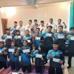 Para atlet peraih medali foto bersama usai menerima pra-bonus