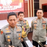 Kapolres Blitar Kota, AKBP Danang Setiyo saat diwawancarai oleh awak media terkait DPO ledakan di Blitar yang tewaskan 4 orang.