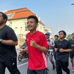Febryan Kiswanto bersama belasan kader Karang Taruna mengkampayekan olahraga pagi. foto: istimewa.