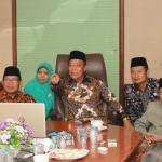 Bupati Fadeli ditemani Ketua MUI KH Abdul Aziz Choiri, Kepala Kantor Kemenag Sholeh, Sekkab Yuhronur Efendi, dan sejumlah Kepala Organisasi Perangkat Daerah (OPD).