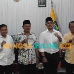 Ketua Umum PSI bersama jajaran pejabat pemerintah di Kota Madiun. Foto: HENDRO SUHARTONO/BANGSAONLINE