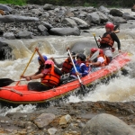 Wisata alam seperti arung jeram banyak diminati wisatawan yang berkunjung ke Kabupaten Blitar.