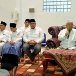 Dari kiri: H Sholeh, Gus Barra, Saikhu Subhan, H Sobirin (di belakang), dan Prof Dr KH Asep Saifuddin Chalim, MA. Foto: mma/bangsaonline.com)