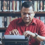 Seorang penulis dan teoretikus politik, Fajar.