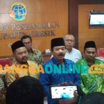 Menteri ATR/BPN, Hadi Tjahjanto, saat memberi keterangan kepada awak media. Foto: SYUHUD/BANGSAONLINE