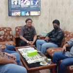 Sejumlah alumni SMAN 1 Bangil ditemui Wakil Ketua DPRD Pasuruan Andri Wahyudi.