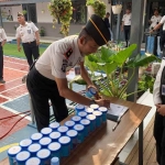 Pelaksanaan tes urine di lingkungan Lapas Tuban. (Ist)