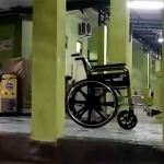 Cuplikan video yang menunjukkan sebuah kursi roda berjalan sendiri di RSUD Pamekasan.