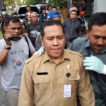 M. Muktar saat digelandang petugas Kejaksaan Negeri Gresik usai di-OTT, bulan Januari silam.