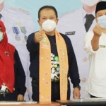 Bupati Hendy Siswanto bersama Wabup Gus Firjaun menghadiri Peringatan Hari Kesehatan Nasional (HKN) yang ke-57, Rabu (24/11).