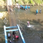 Jembatan gantung yang terputus di Desa Kregenan, Kecamatan Pajarakan, Kabupaten Probolinggo. Foto: ist