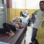 Salah satu korban ketika dirawat di rumah sakit. foto: SYUHUD/ BANGSAONLINE