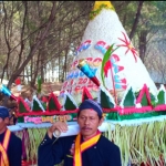 Tradisi larung sesaji di pantai selatan Kabupaten Blitar. (foto: ist)