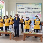 Bupati Lamongan, Yuhronur Efendi, saat foto bersama dalam giat Musrenbang Anak.