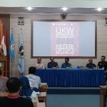 Joko Tetuko, Komisi Kompetensi PWI Pusat, saat memberi sambutan dan sekaligus membuka acara UKW PWI Kediri Angkatan 48 dan 49. Foto: MUJI HARJITA/ BANGSAONLINE