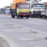 Kondisi jalan Raya Duduksampeyan. foto: SYUHUD/ BANGSAONLINE