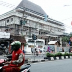 ?Mulai berubah, penampilan GMSC yang kini dikerjakan rekanan. Proyek ini akan menyisakan sejumlah pekerjaan lanjutan yang tak selesai tahun ini. Foto: YUDI EKO P/BANGSAONLINE