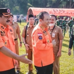 Bupati Jember Hendy Siswanto (tengah) dalam sebuah kesempatan.