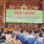 Suasana dialog Kepala Daerah dan Wakil Kepala Daerah yang digelar Pemkab Tuban di Pendopo Krido Manunggal Tuban (19/8). (suwandi/BANGSAONLINE)