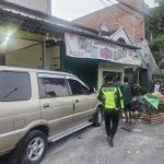 Kondisi mobil phanter dan lapak sayur usai laka