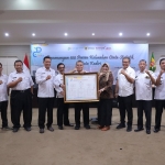 Sekda Kota Kediri, Bagus Alit dan Direktur Statistik Ketahanan Sosial BPS, Nurma Midayanti, bersama jajaran. (Ist)